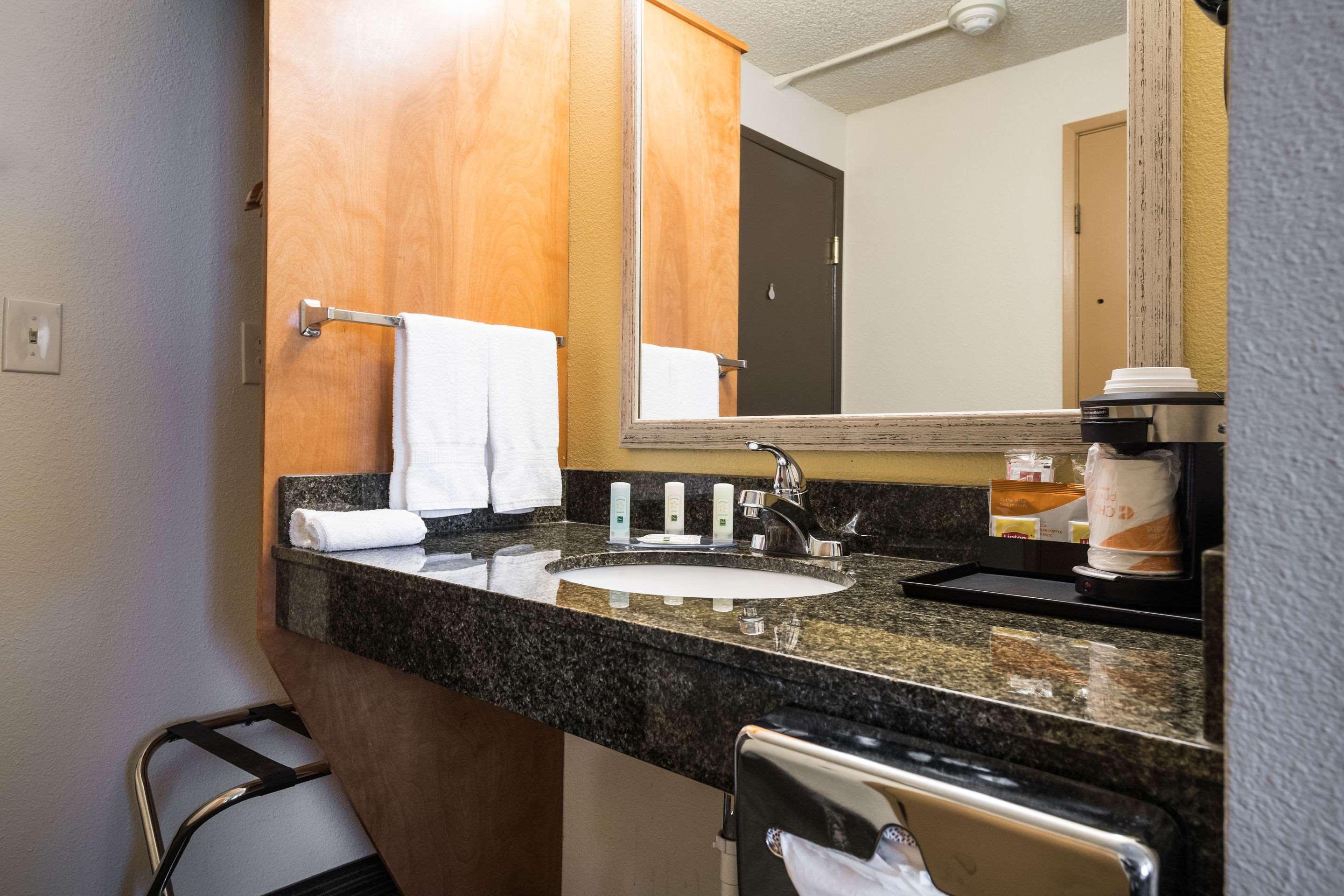 Quality Inn & Suites Silverdale Bangor-Keyport Eksteriør bilde